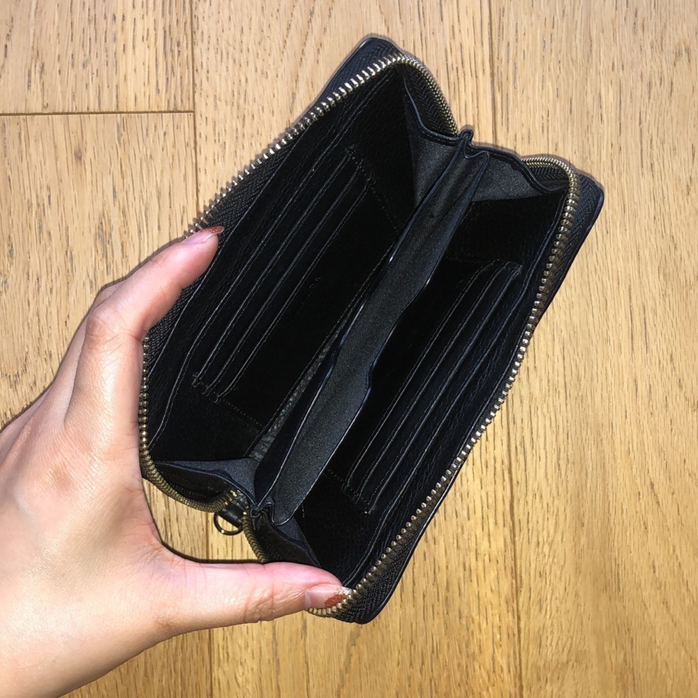 Danier leather wallet - Picture 3 of 6